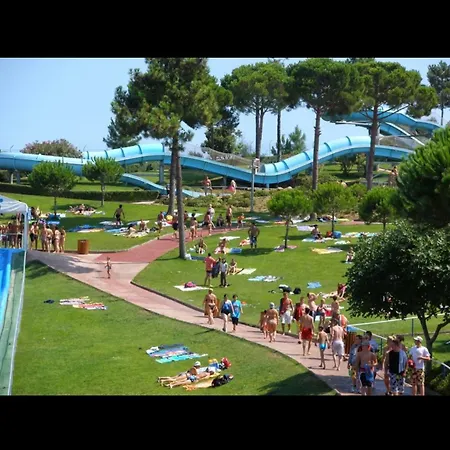 A 200 M De La Playa Льорет-де-Мар